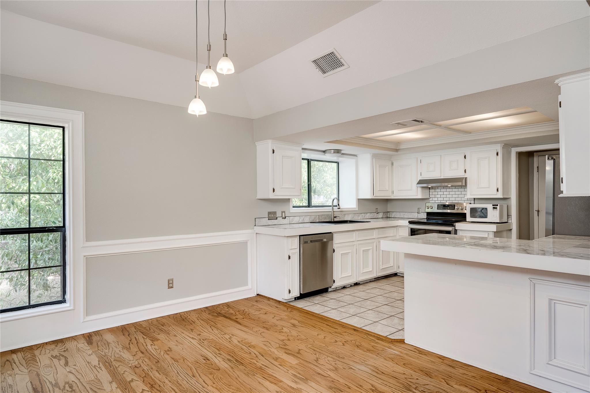13102 Villa Park Dr Property Photo 36