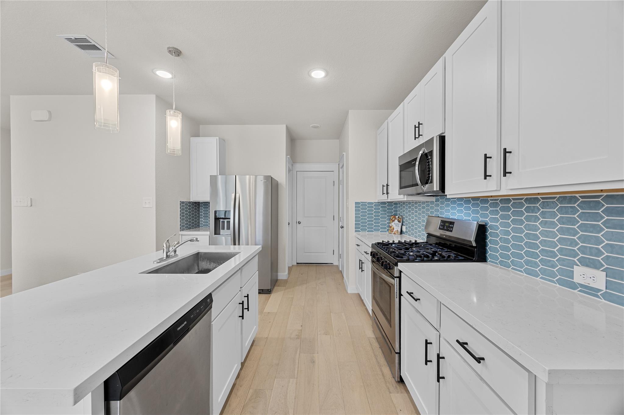 1512 Honaker Way Property Photo 8