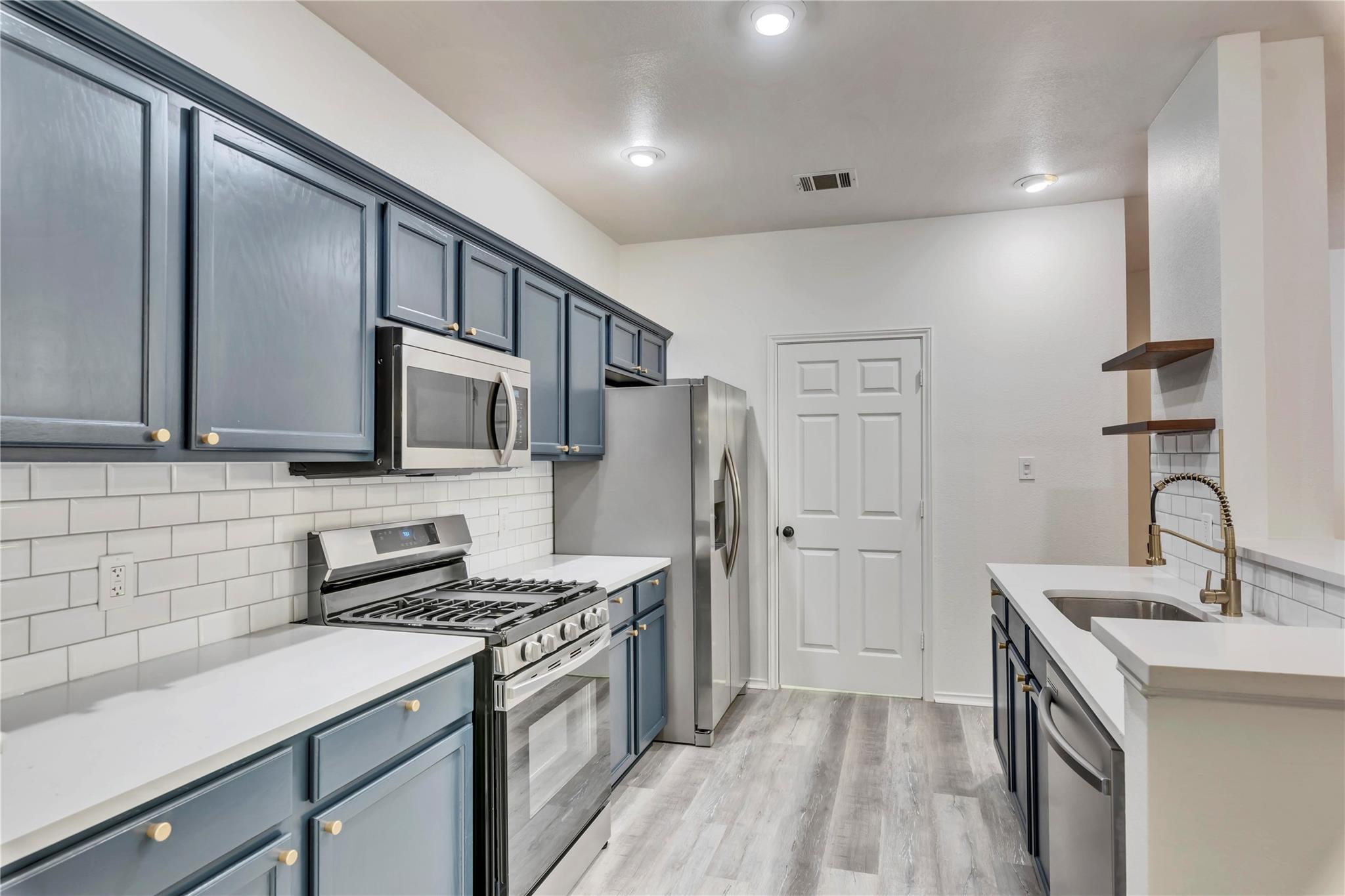 3438 Flowstone Ln Property Photo 5