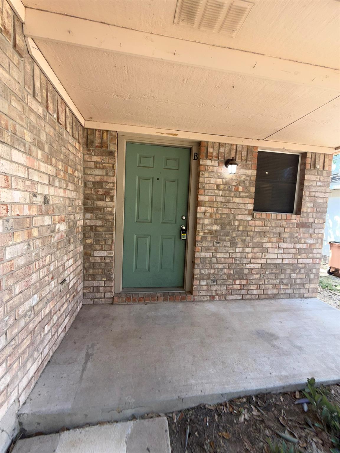 2906 Kestrel Dr #b Property Photo 3
