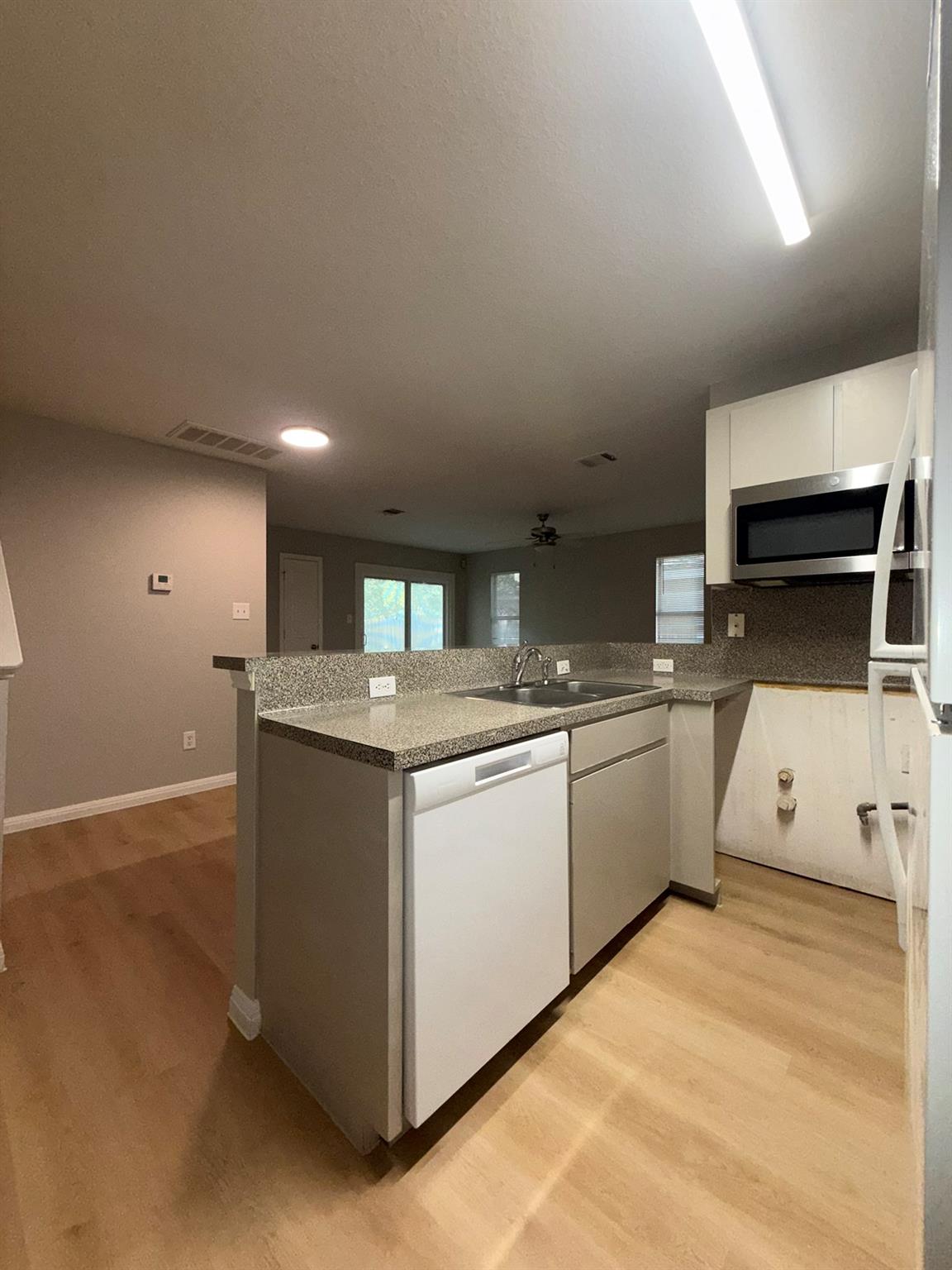 2906 Kestrel Dr #b Property Photo 9
