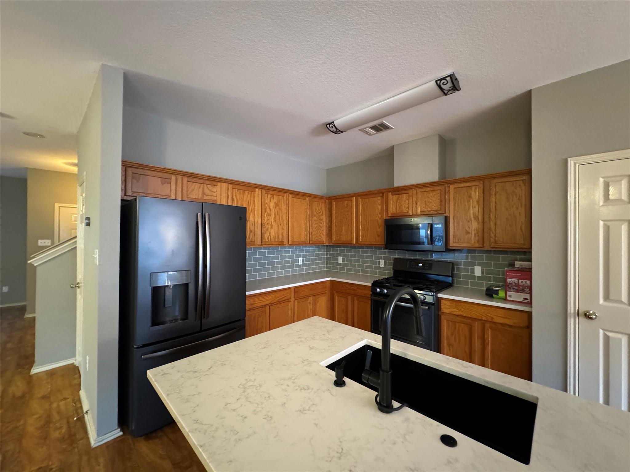 701 Sampson St Property Photo 8