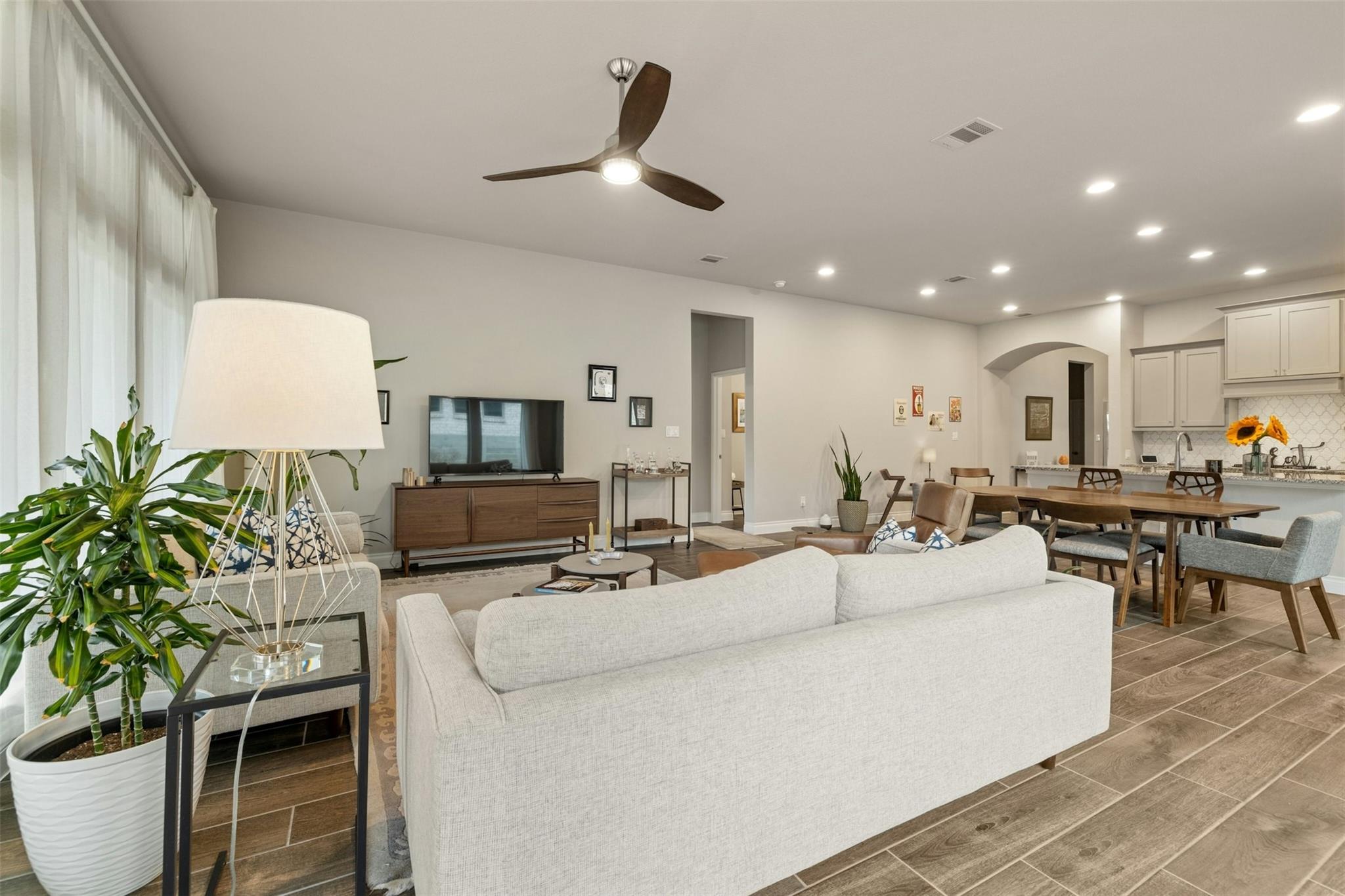 1129 Round Mountain Pass Property Photo 5
