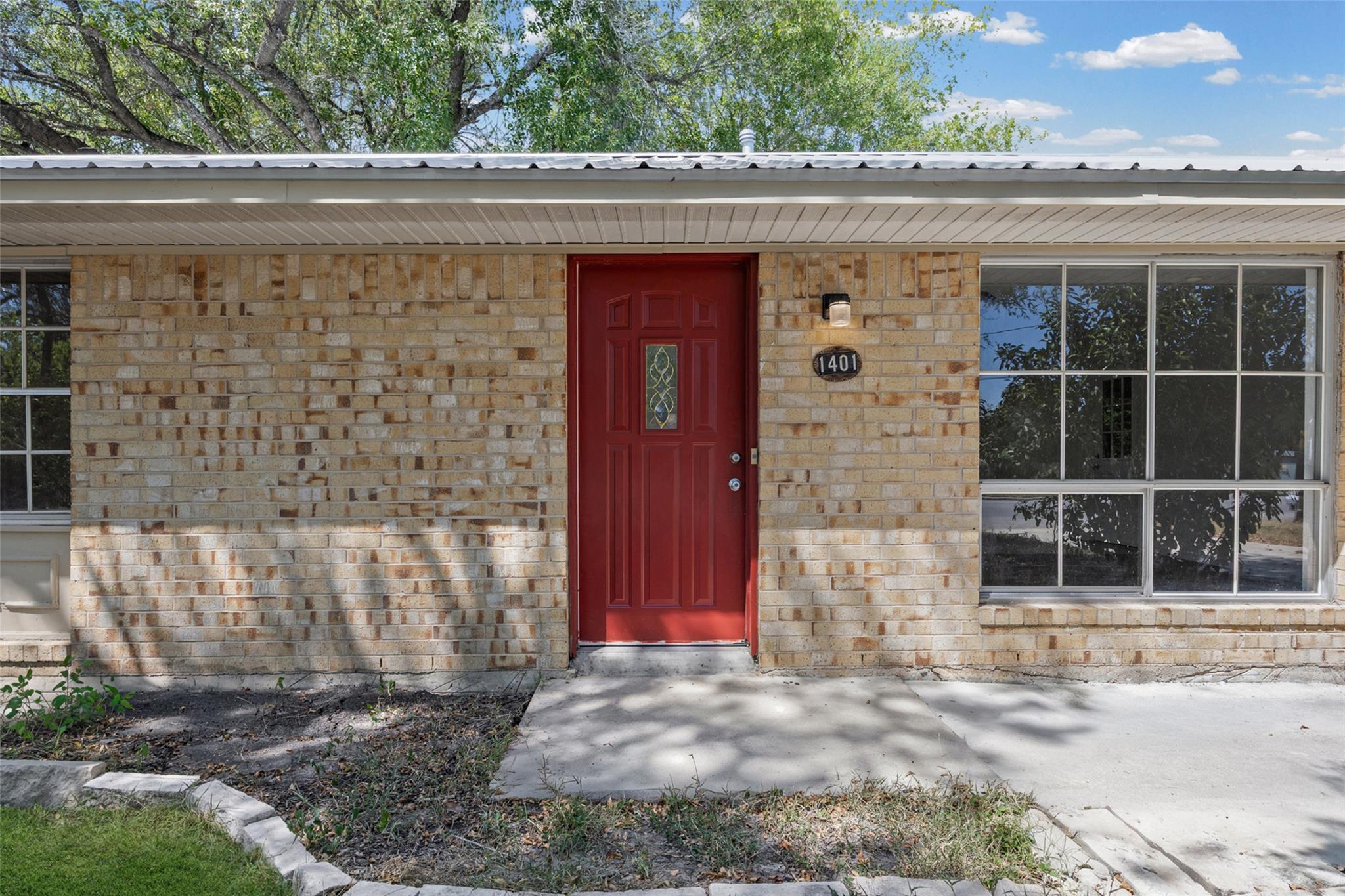 1401 Trinity St Property Photo 2