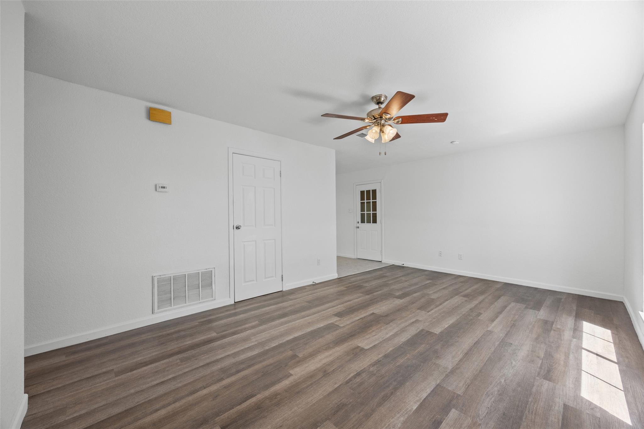 1401 Trinity St Property Photo 4
