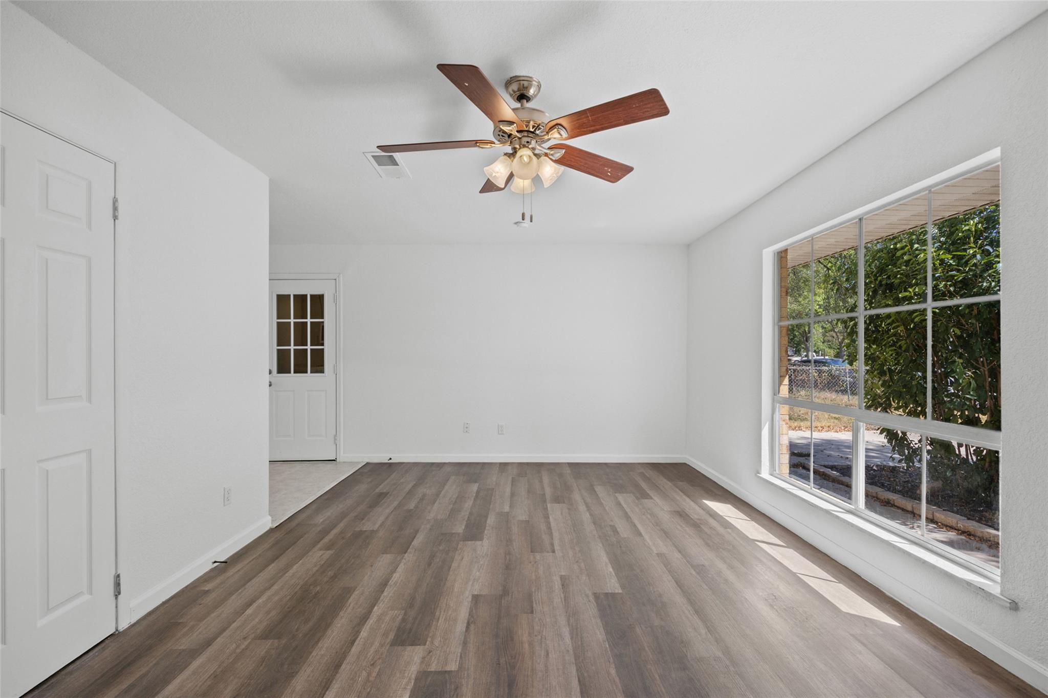 1401 Trinity St Property Photo 5