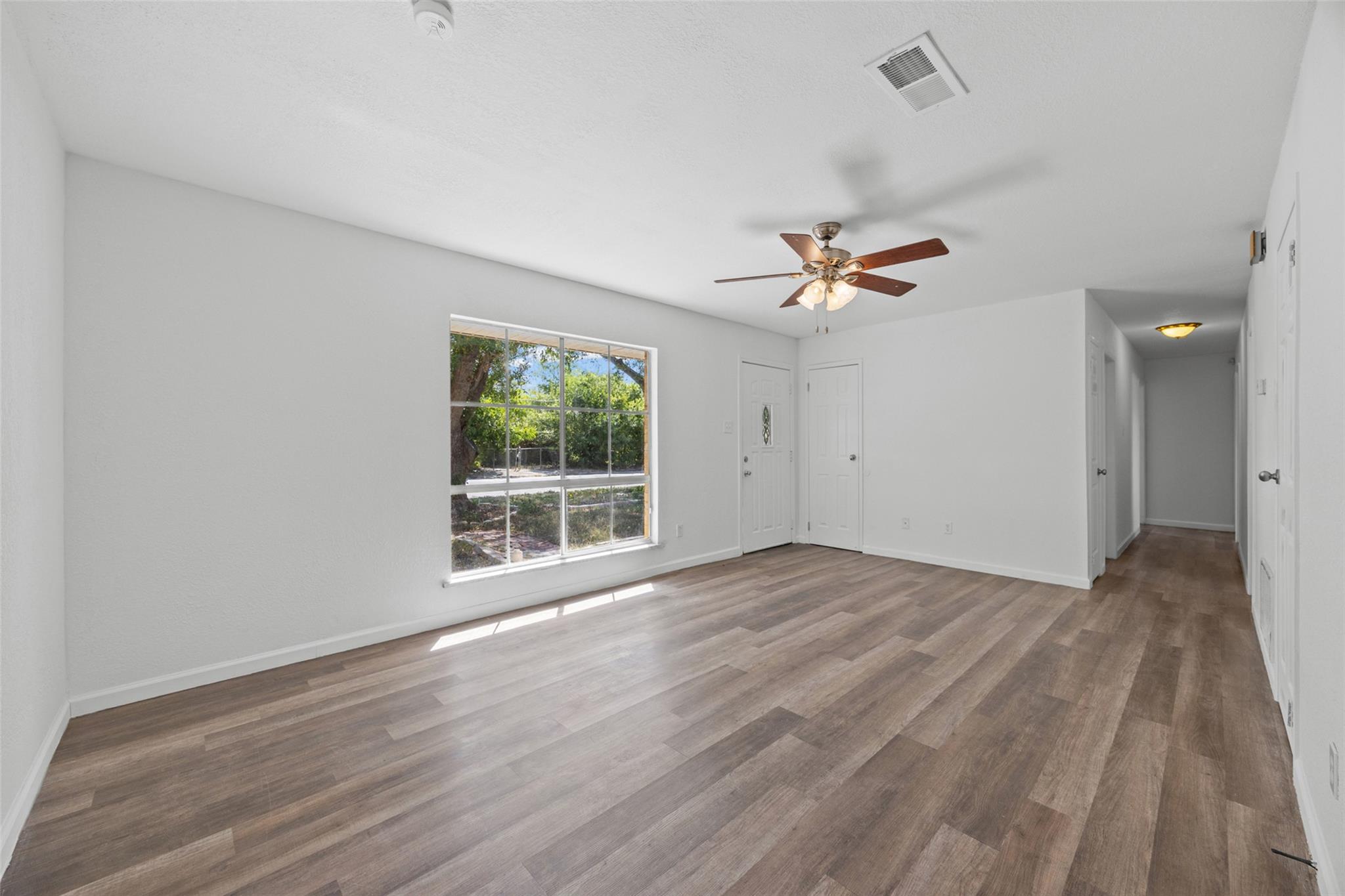1401 Trinity St Property Photo 6