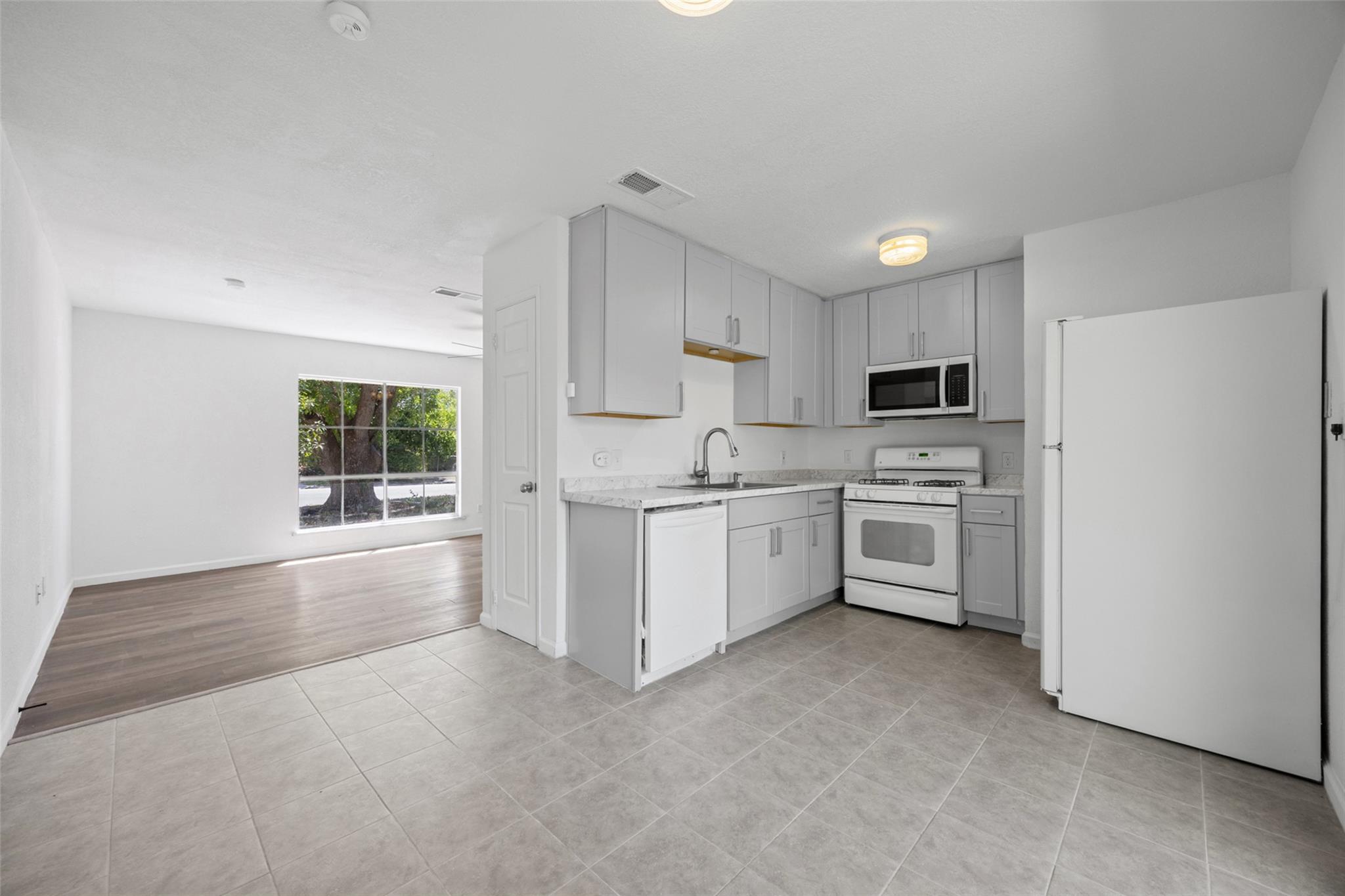 1401 Trinity St Property Photo 9