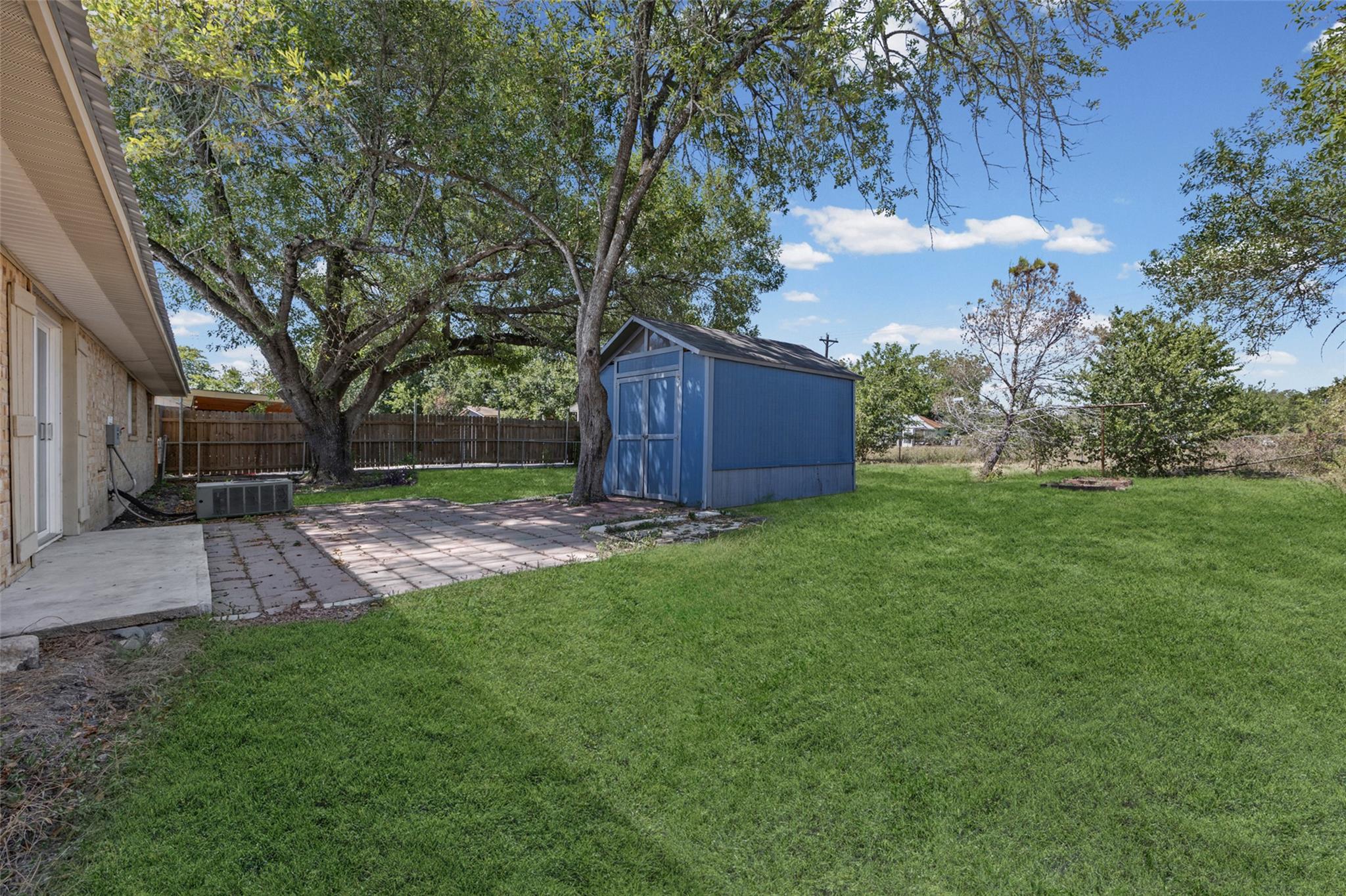 1401 Trinity St Property Photo 24