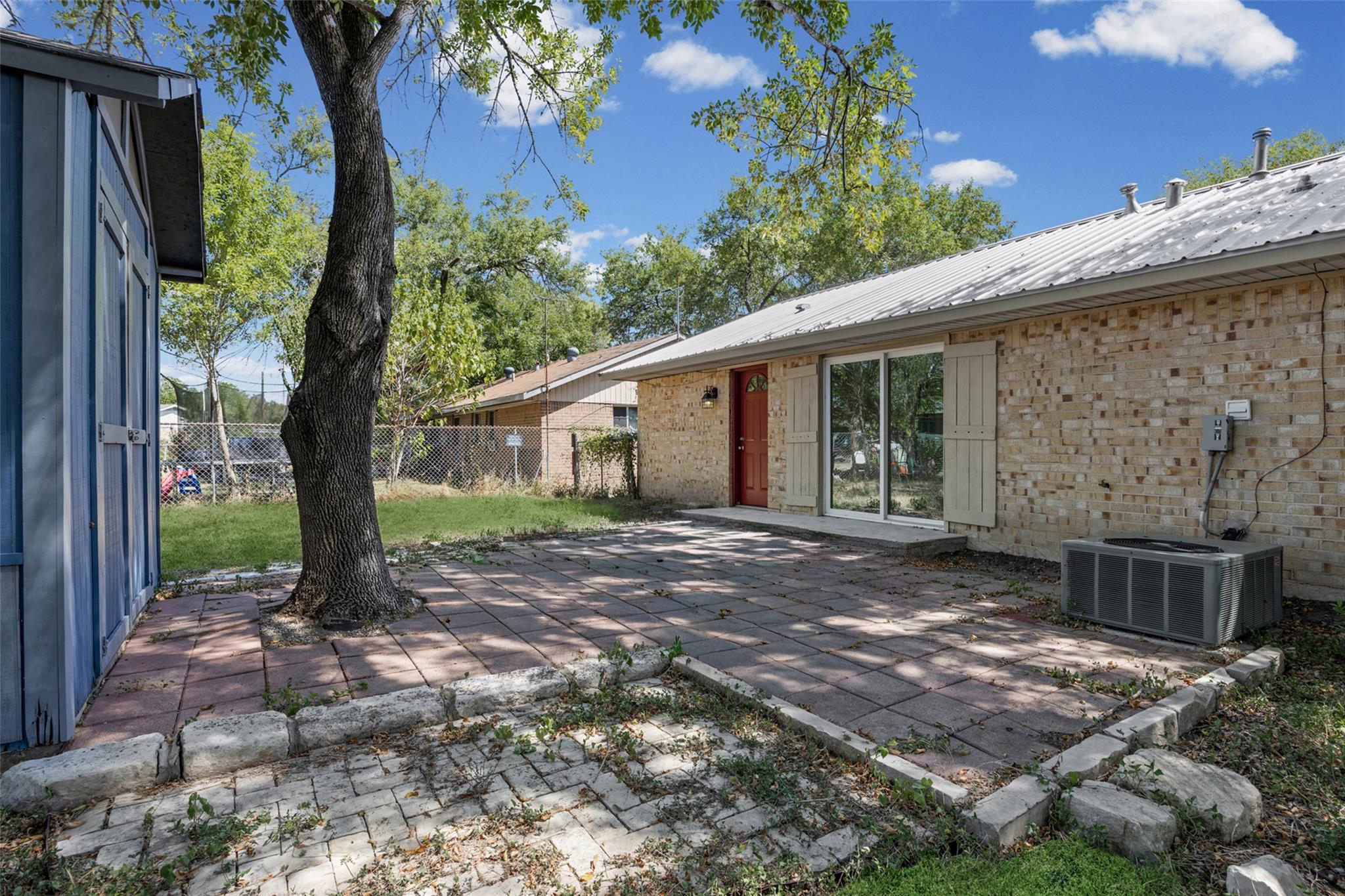 1401 Trinity St Property Photo 25