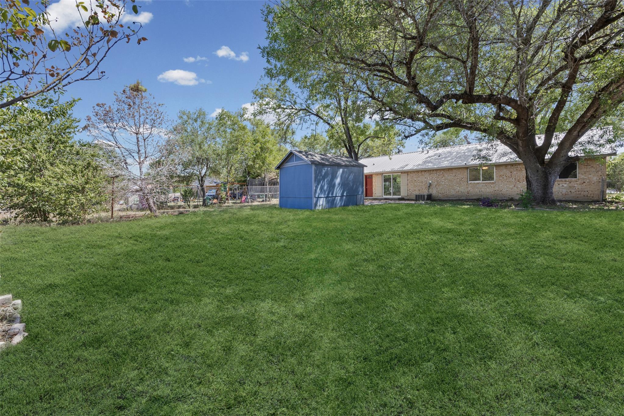 1401 Trinity St Property Photo 26