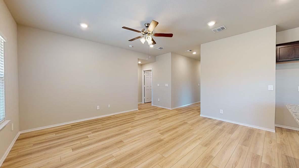 544 Hector Loop Property Photo 5
