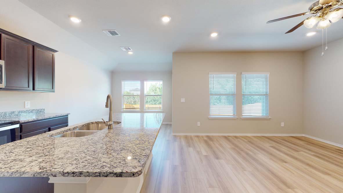 544 Hector Loop Property Photo 10