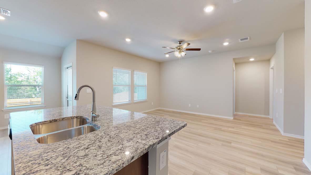 544 Hector Loop Property Photo 12