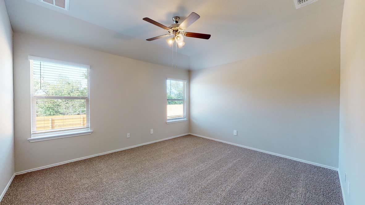 544 Hector Loop Property Photo 13