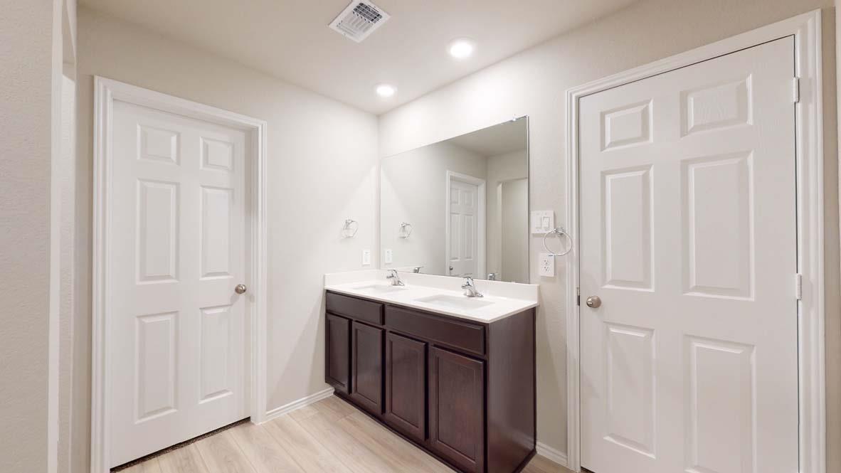 544 Hector Loop Property Photo 17