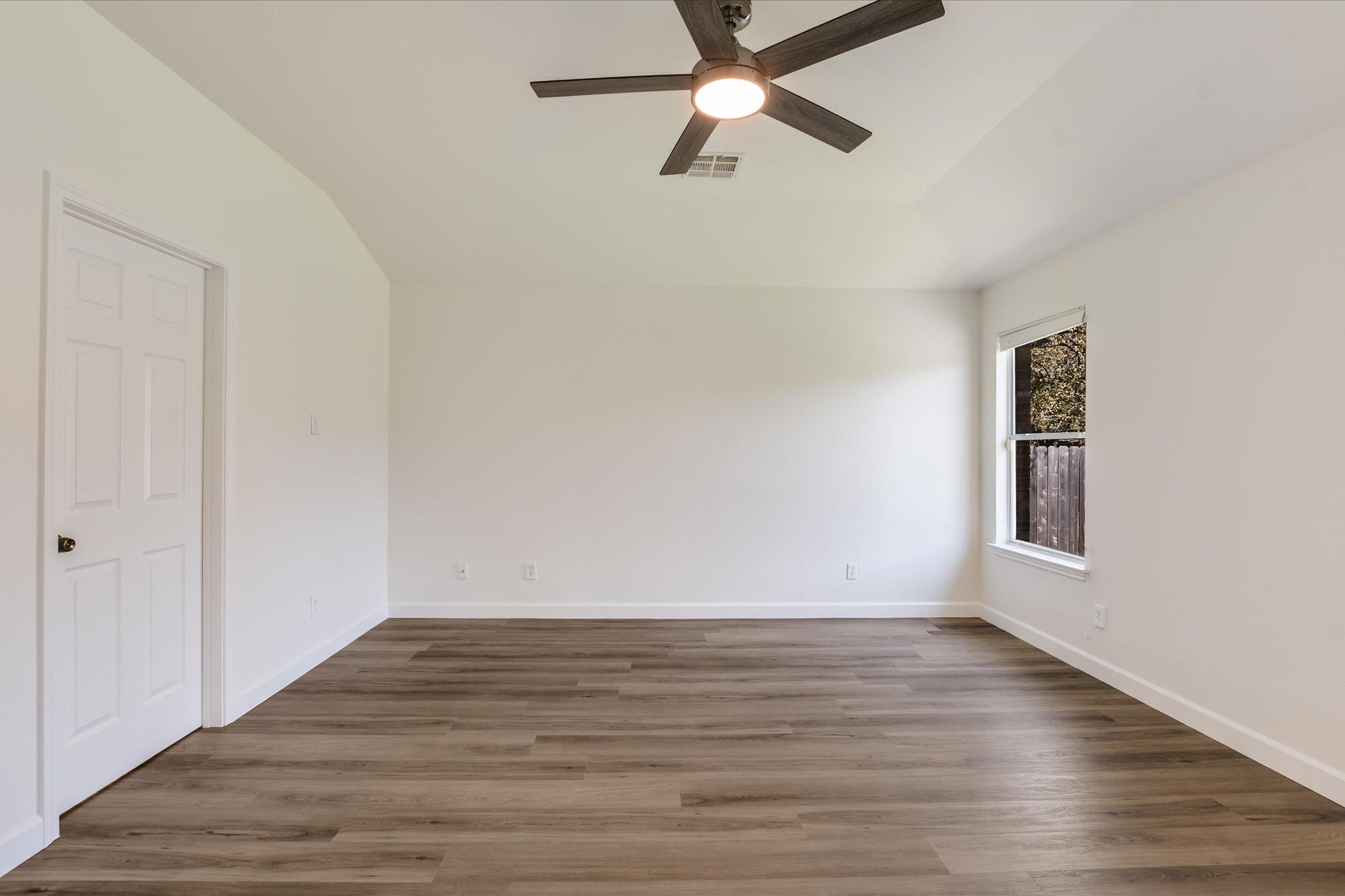 3905 Stonehenge Path Property Photo 7