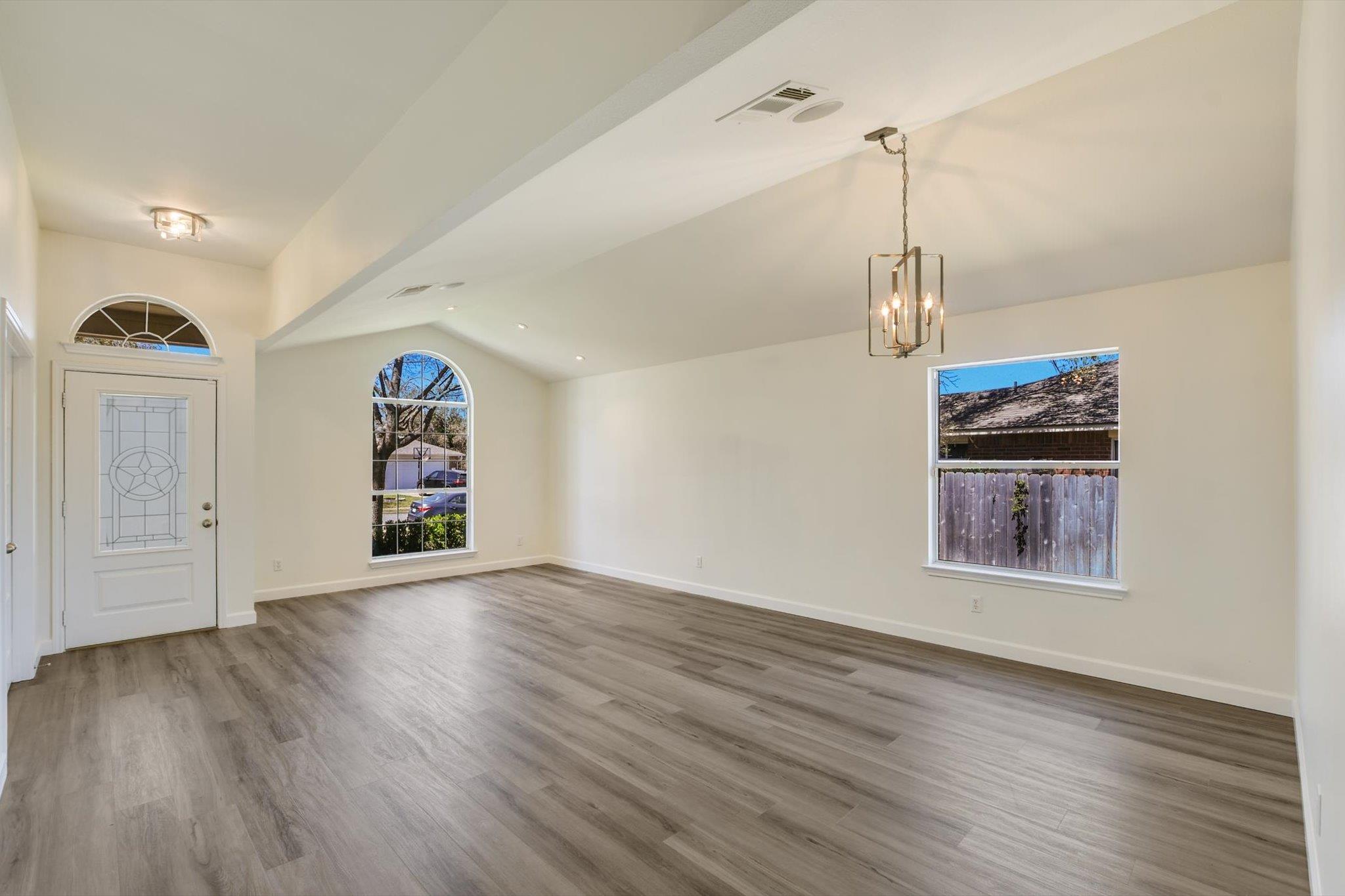3905 Stonehenge Path Property Photo 10
