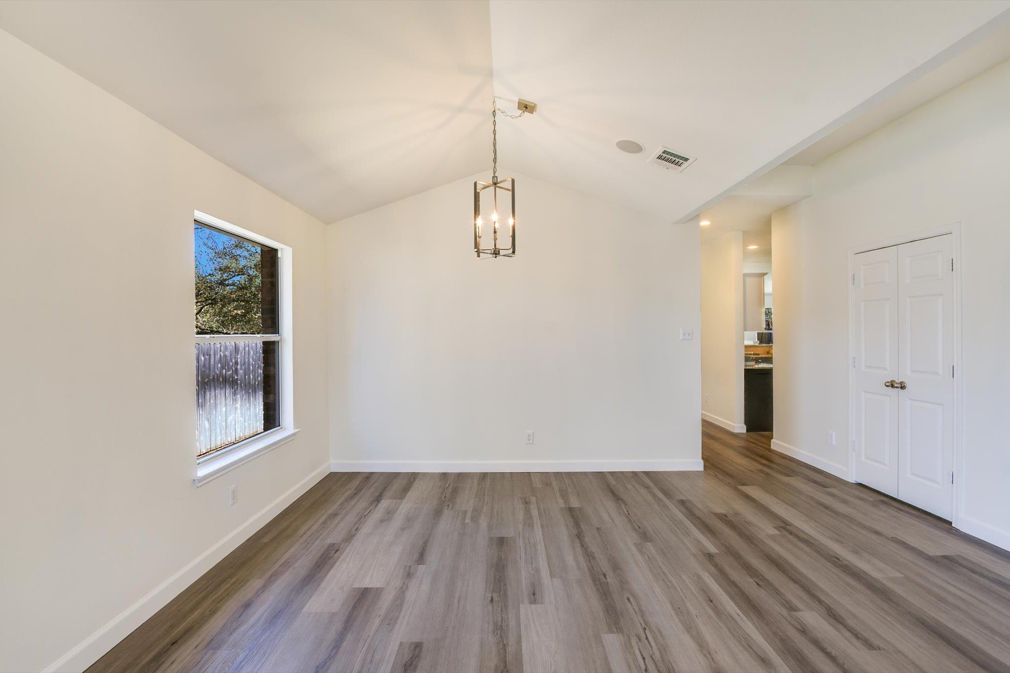 3905 Stonehenge Path Property Photo 11