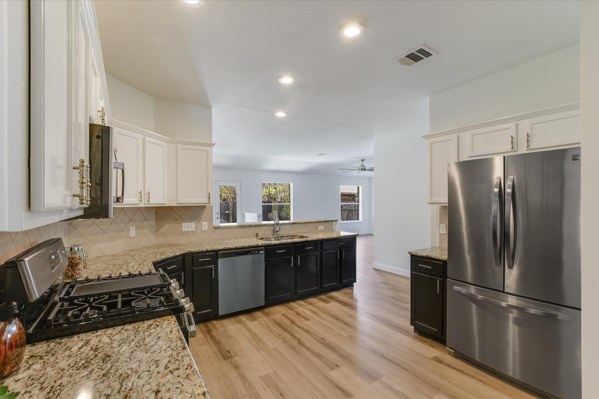 3905 Stonehenge Path Property Photo 12