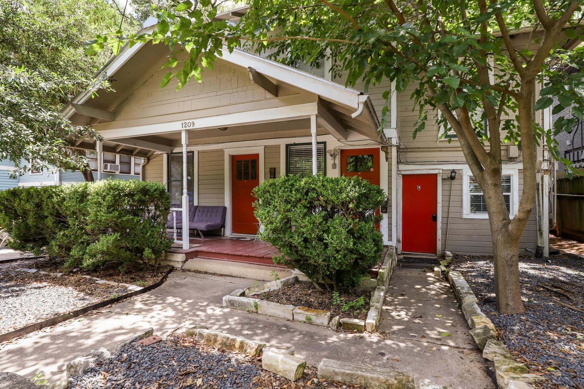 1209 W 8th St Property Photo