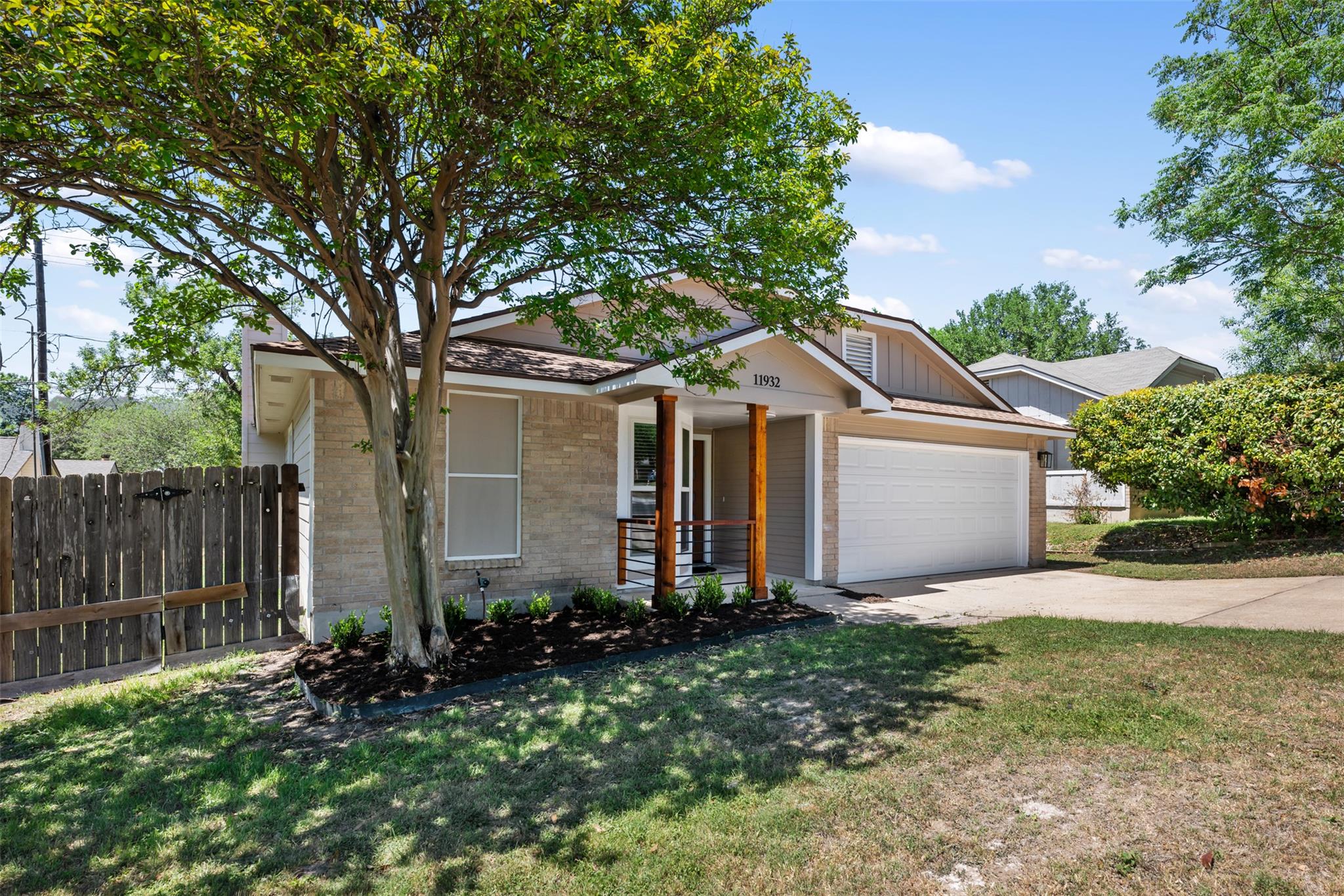 11932 Shropshire Blvd Property Photo 1