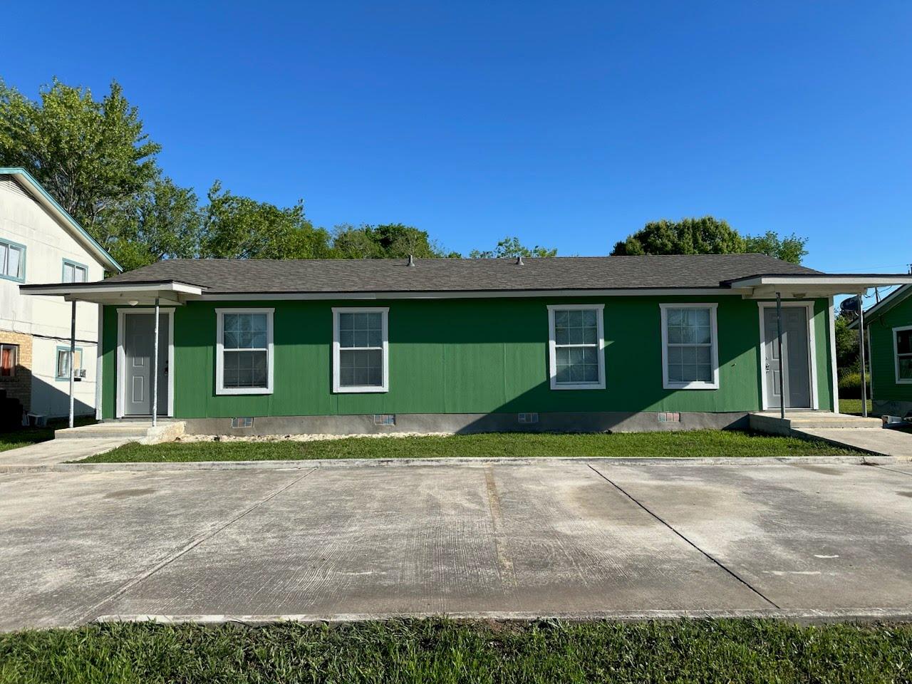 1146 Magnolia St Property Photo 1