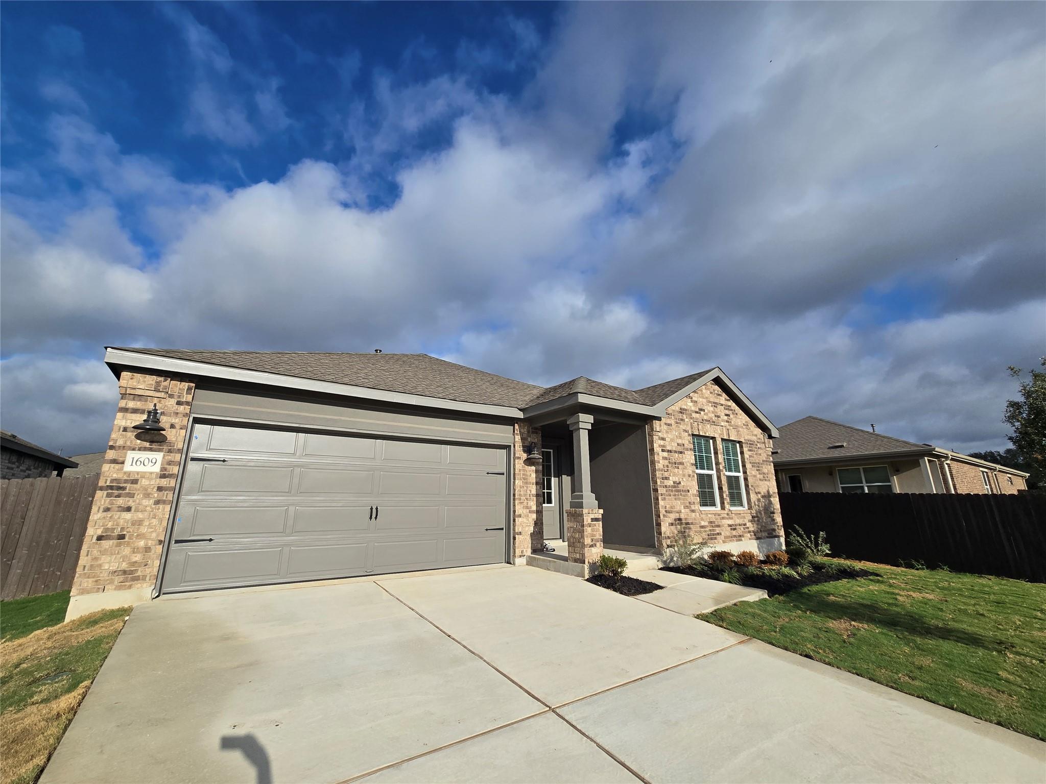 1609 Boggy Creek Ranch Rd Property Photo 4