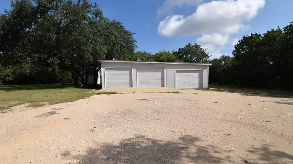 1400 Spivey Rd Property Photo 4