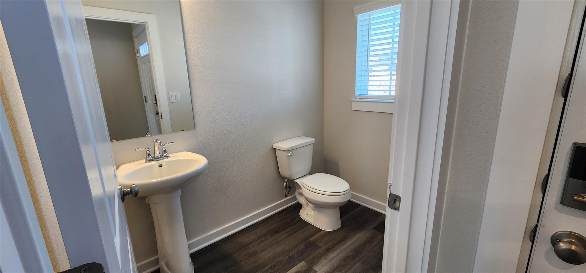 2240 Delano Dr Property Photo 3