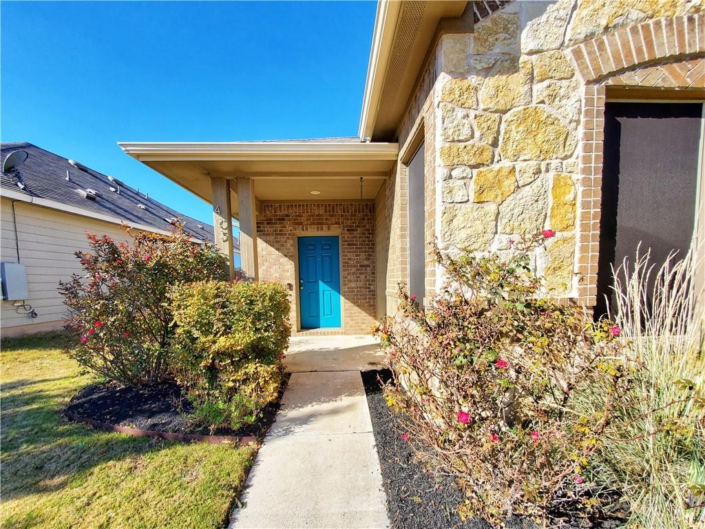 405 S Brook Dr Property Photo 2