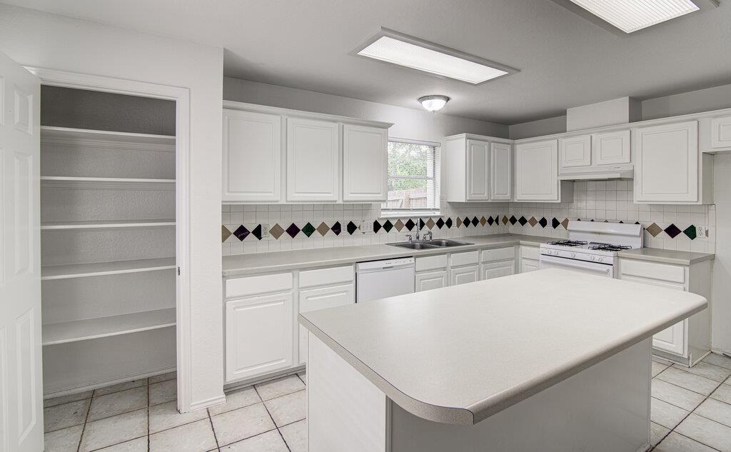 4300 Companeros Way Property Photo 12
