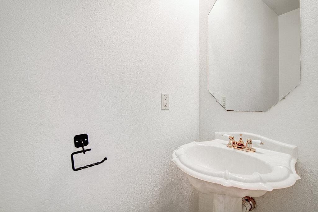 4300 Companeros Way Property Photo 13