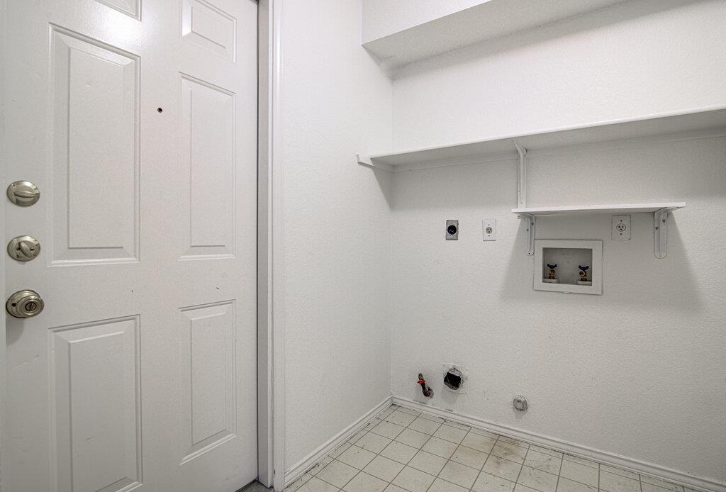 4300 Companeros Way Property Photo 14