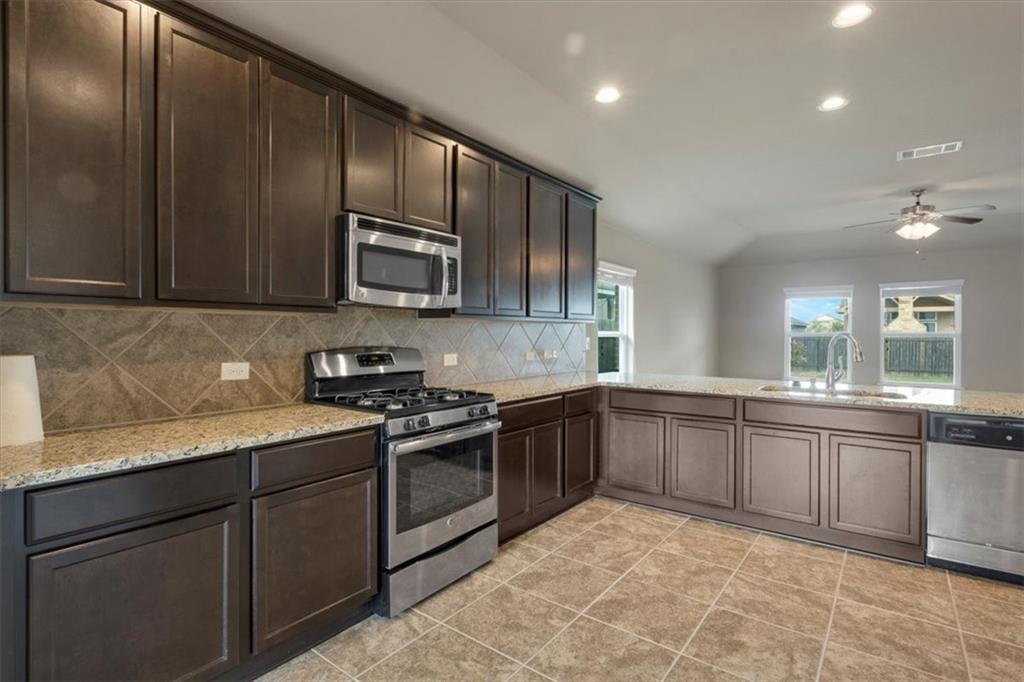 8233 Arezzo Dr Property Photo 5
