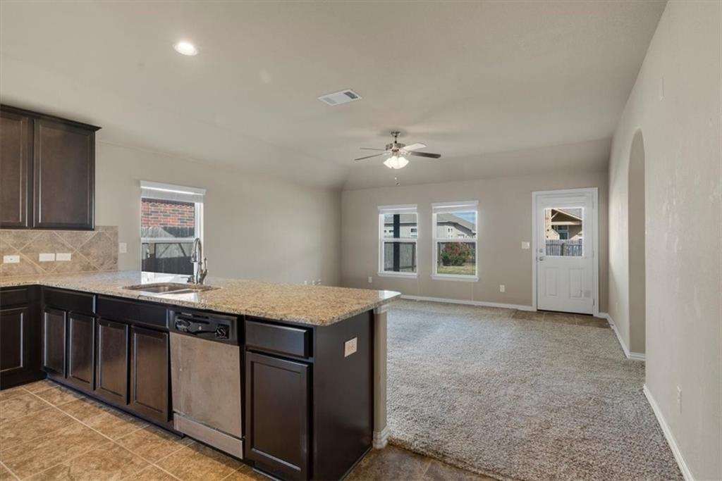 8233 Arezzo Dr Property Photo 7