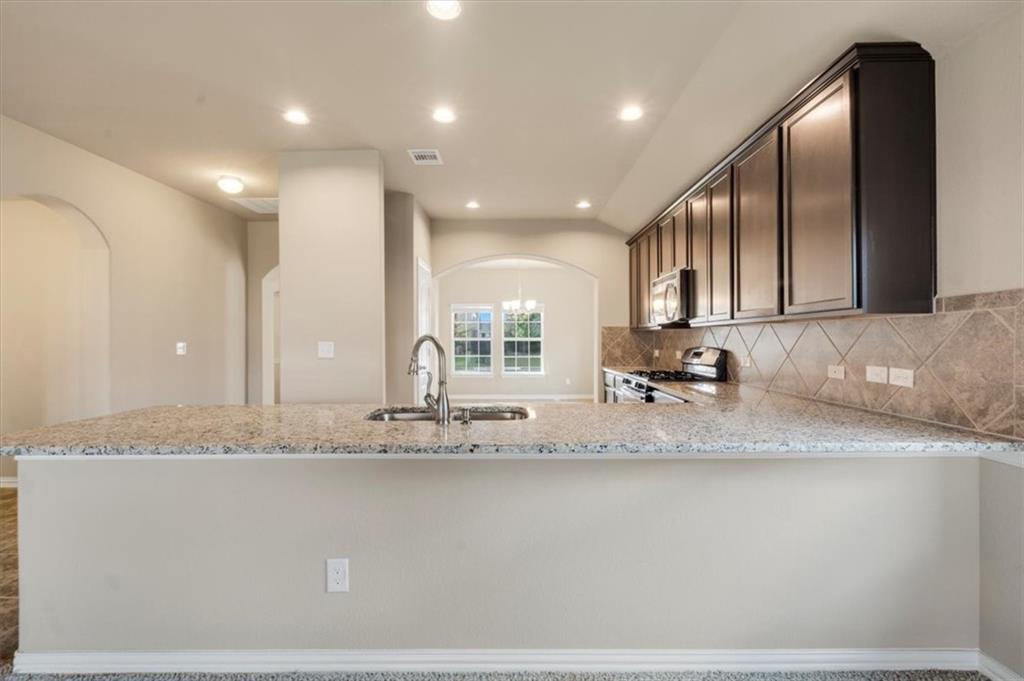 8233 Arezzo Dr Property Photo 9