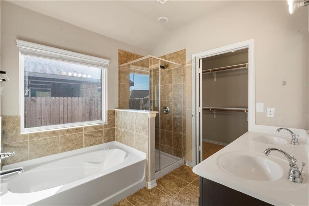 8233 Arezzo Dr Property Photo 14