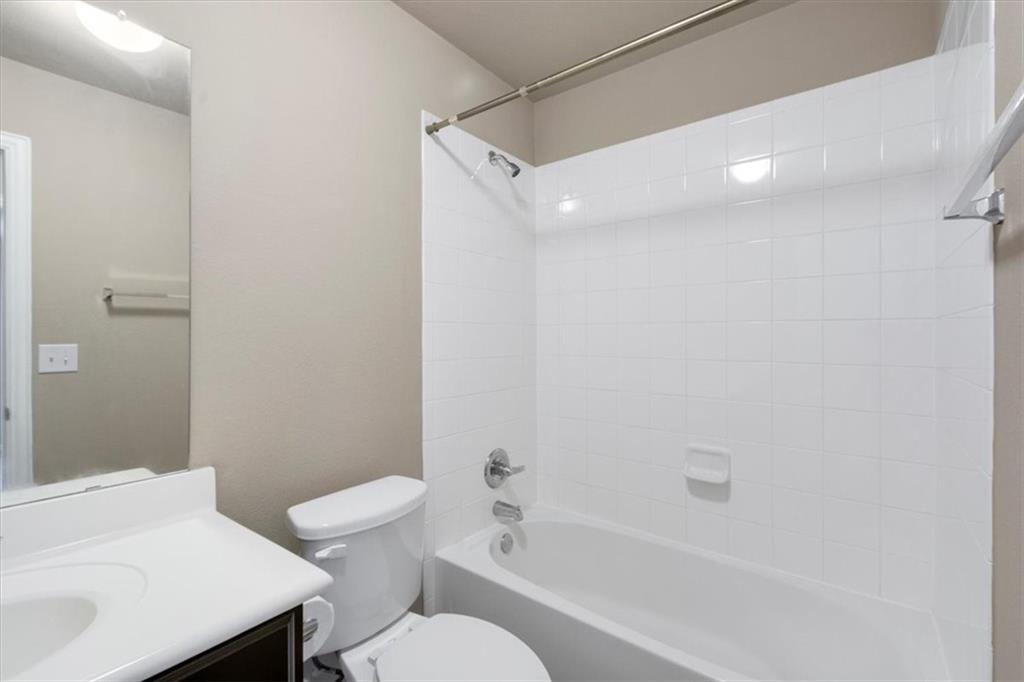 8233 Arezzo Dr Property Photo 20