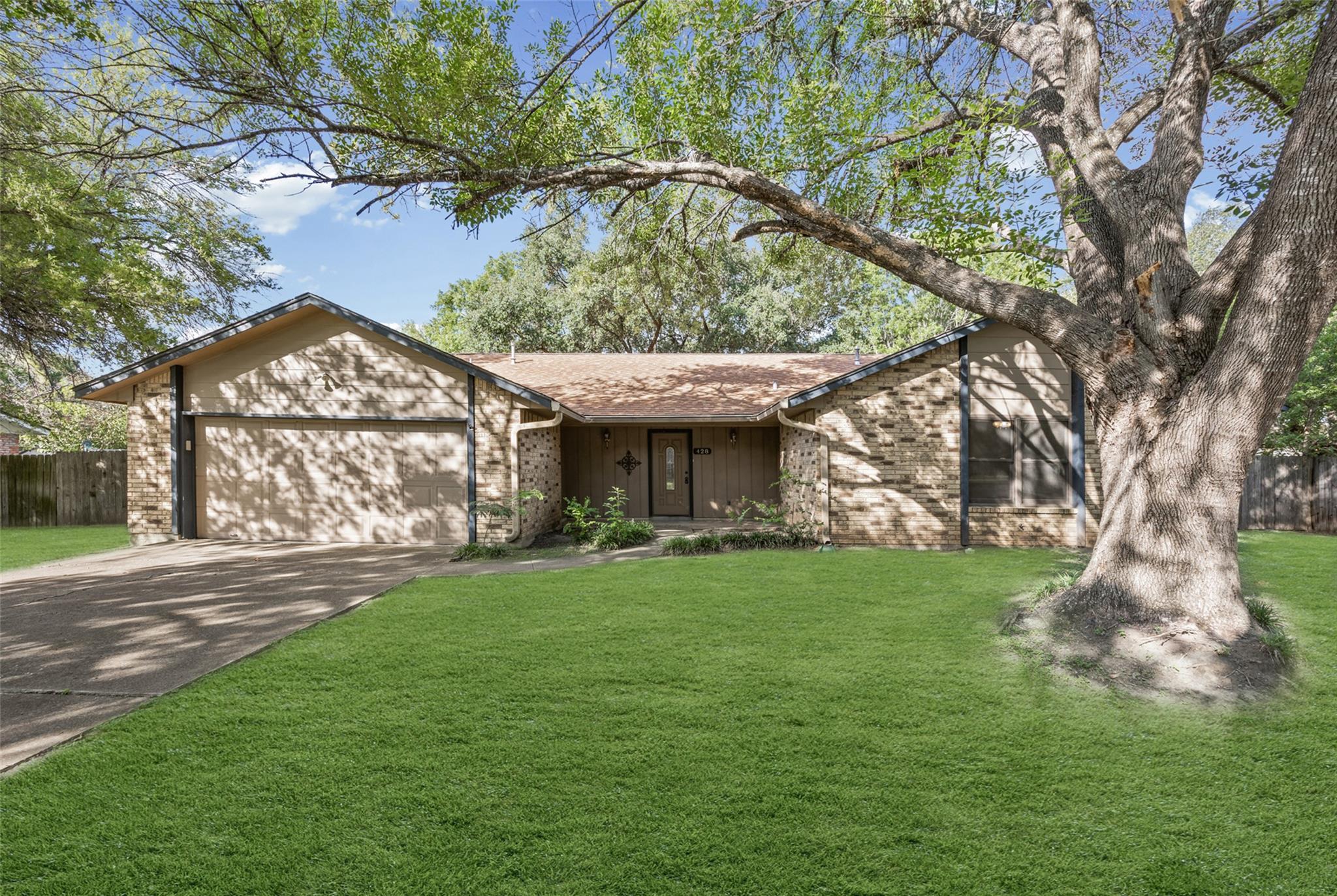 428 Connolly Cir W Property Photo