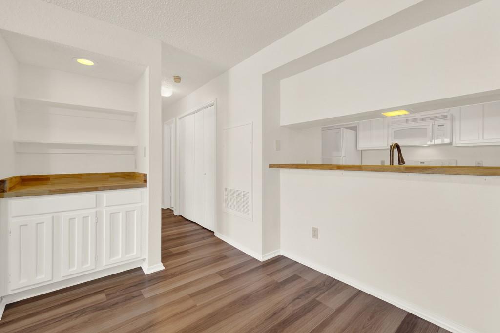 1202 Thorpe Ln #701 Property Photo 7