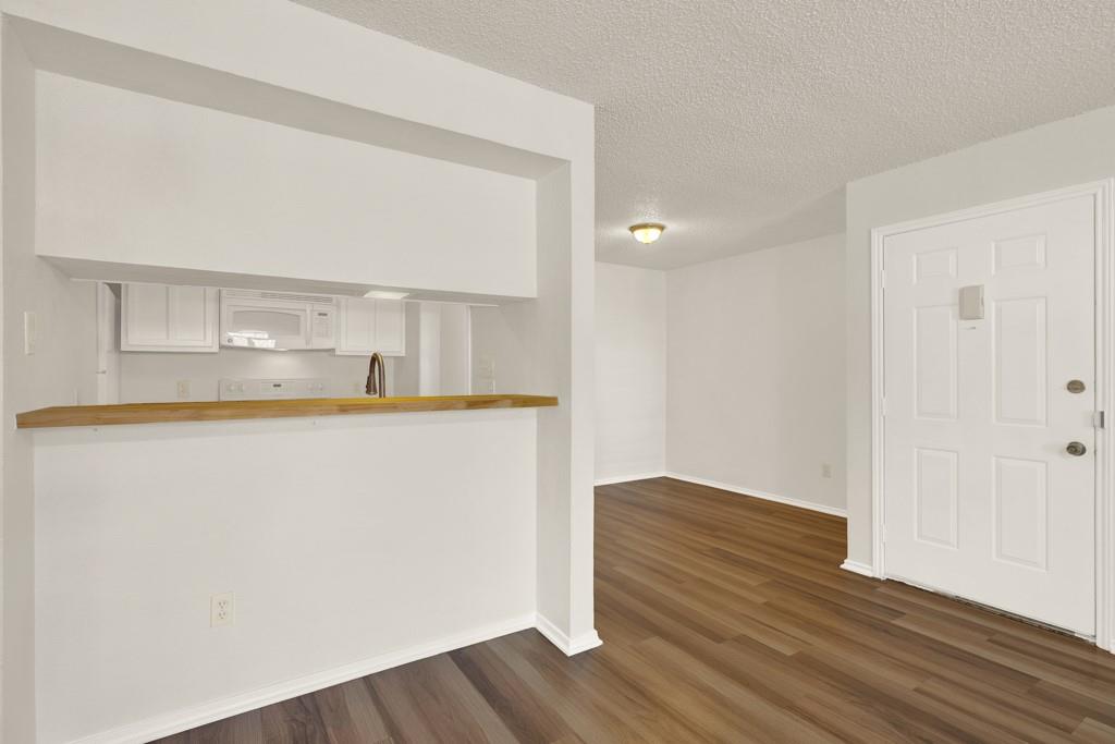 1202 Thorpe Ln #701 Property Photo 8