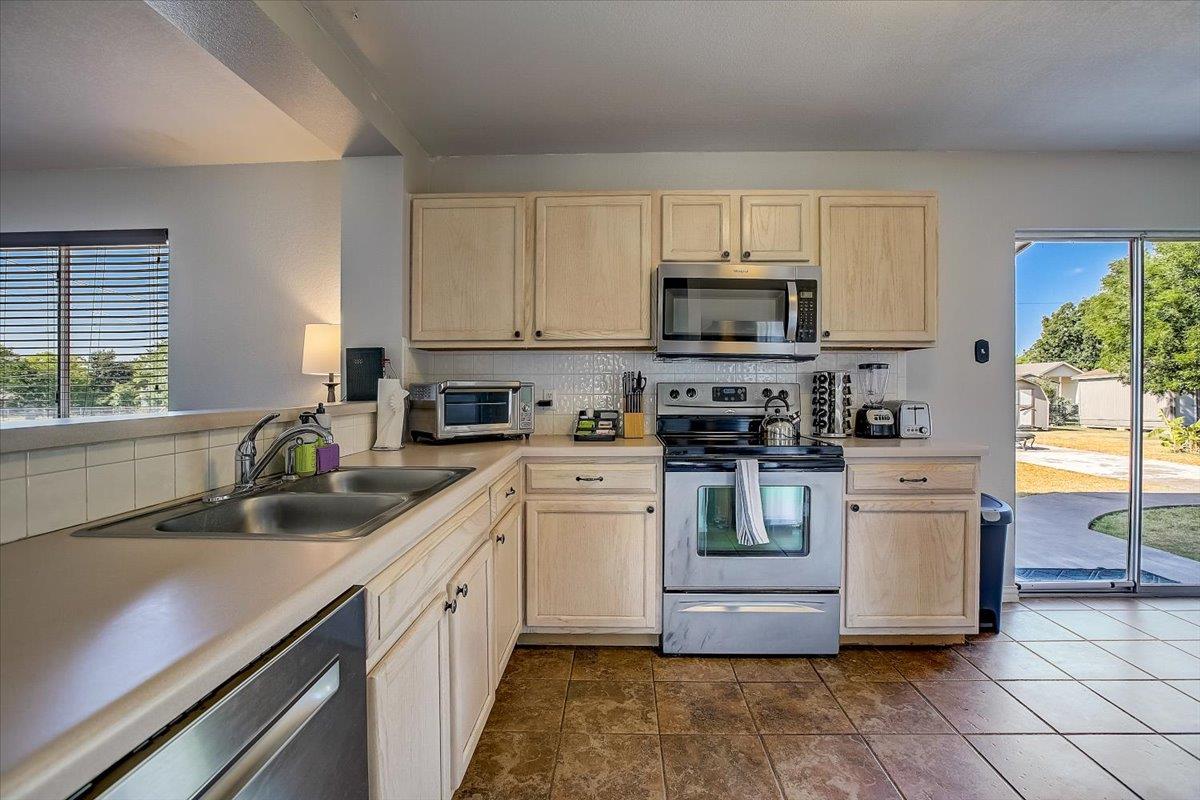 102 Clarks Grove Ln Property Photo 9