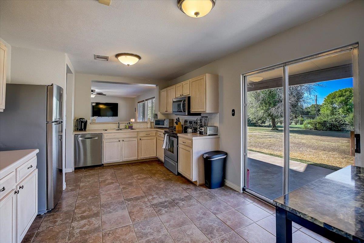 102 Clarks Grove Ln Property Photo 12