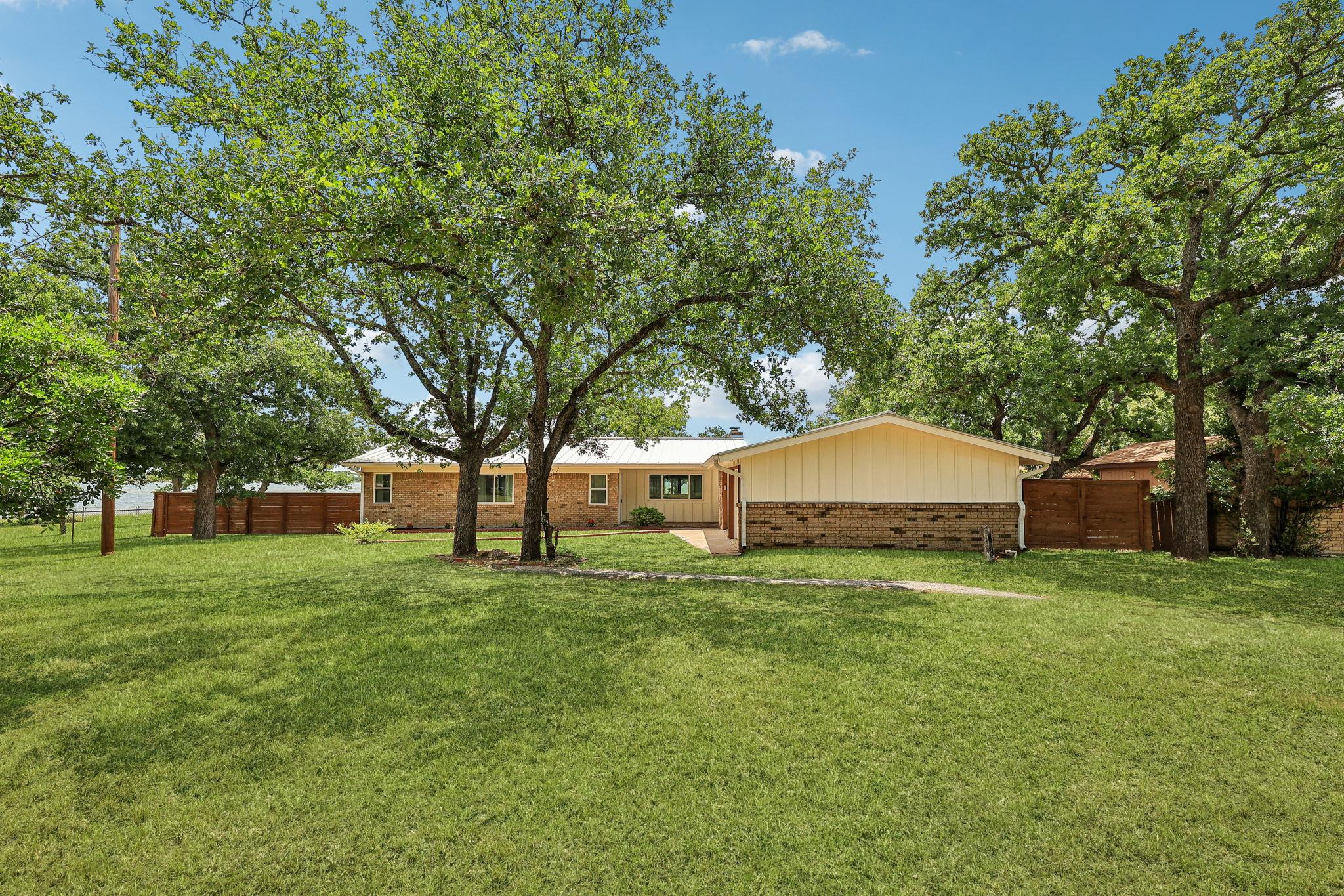 114 Agarita Dr Property Photo 8