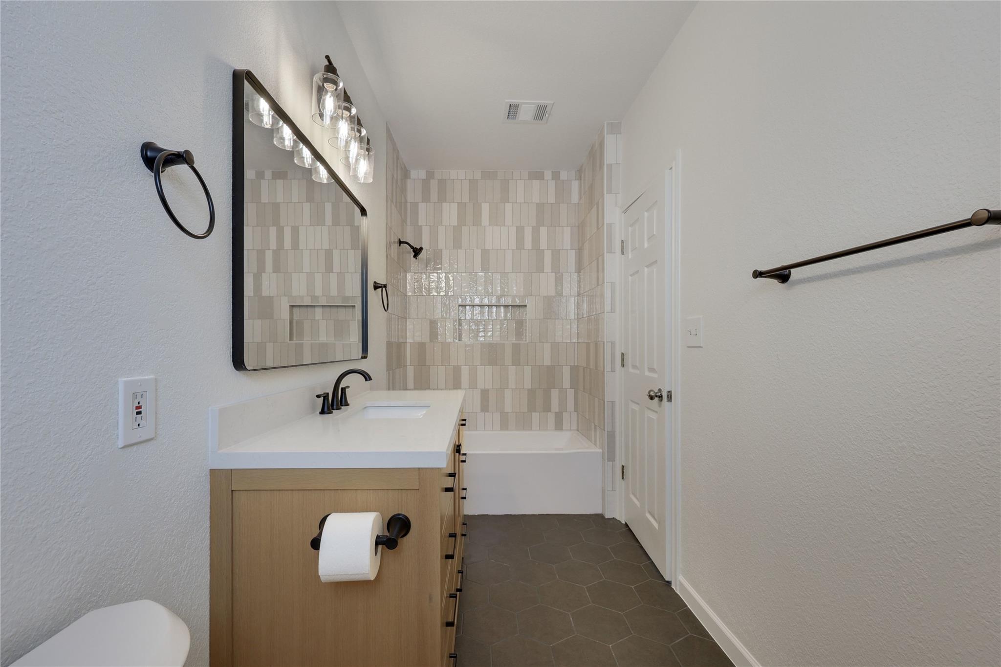 7501 Shadowridge Run None #105 Property Photo 14
