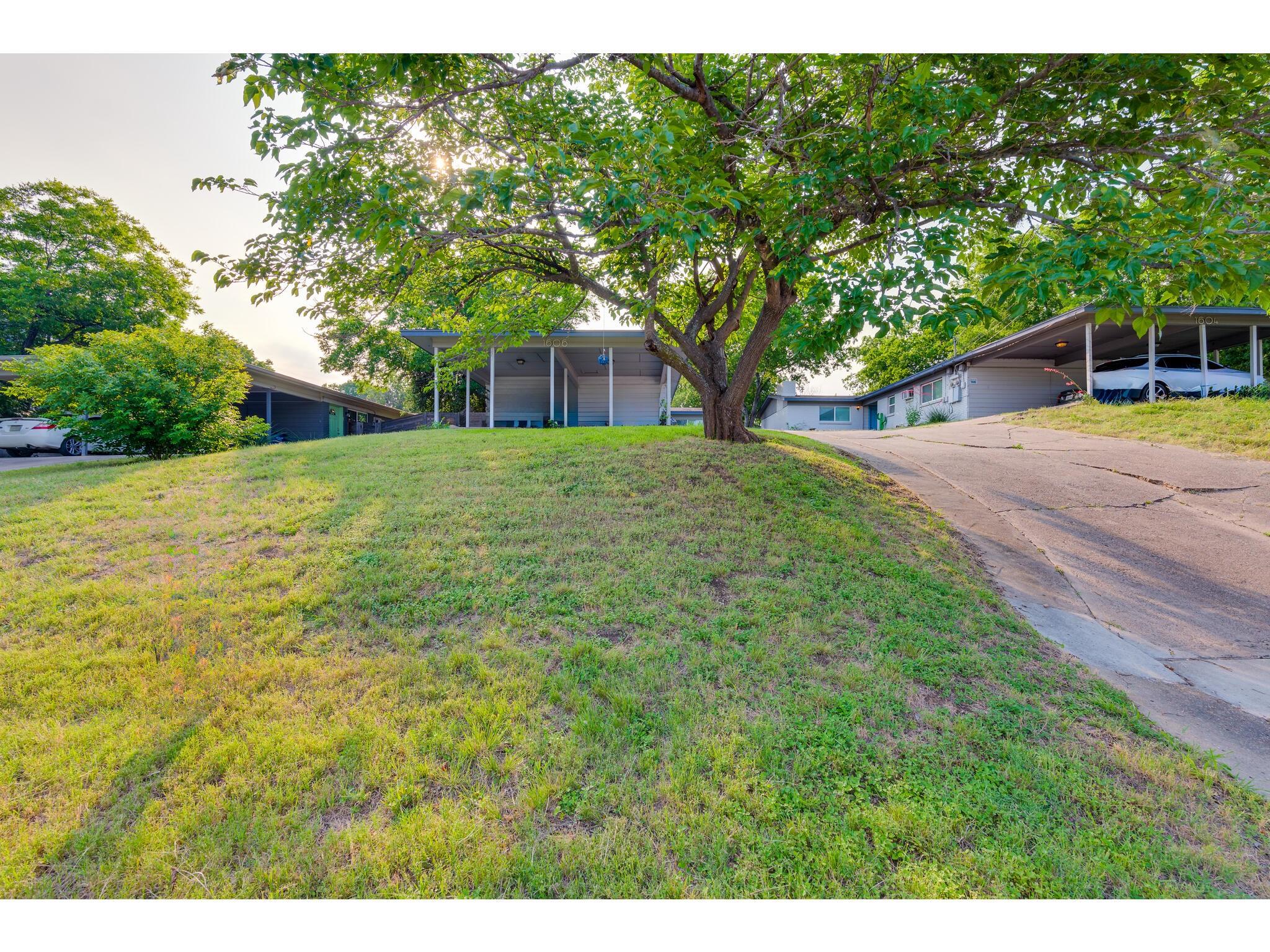 1606 Parker Ln Property Photo 1