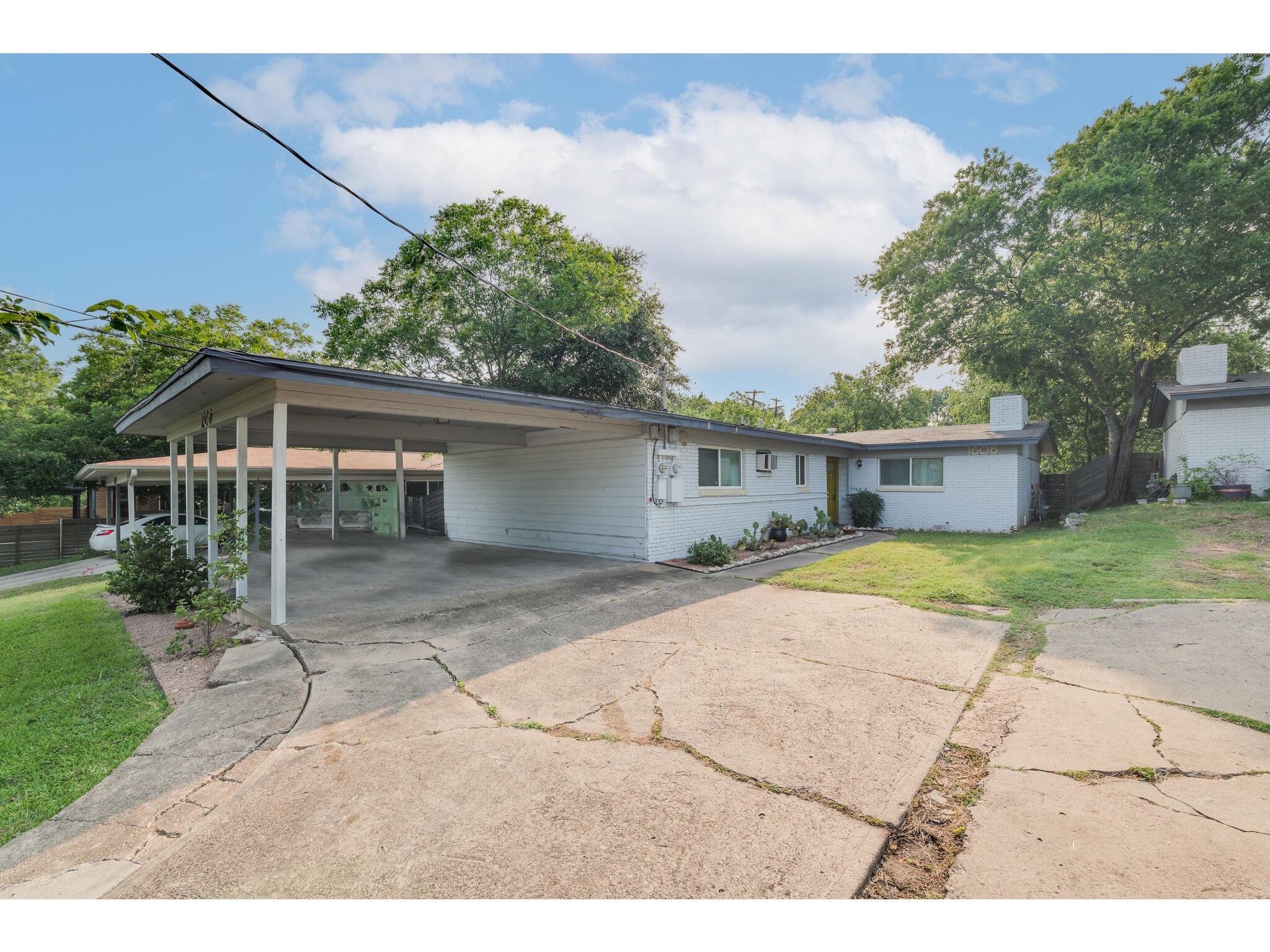 1606 Parker Ln Property Photo 2