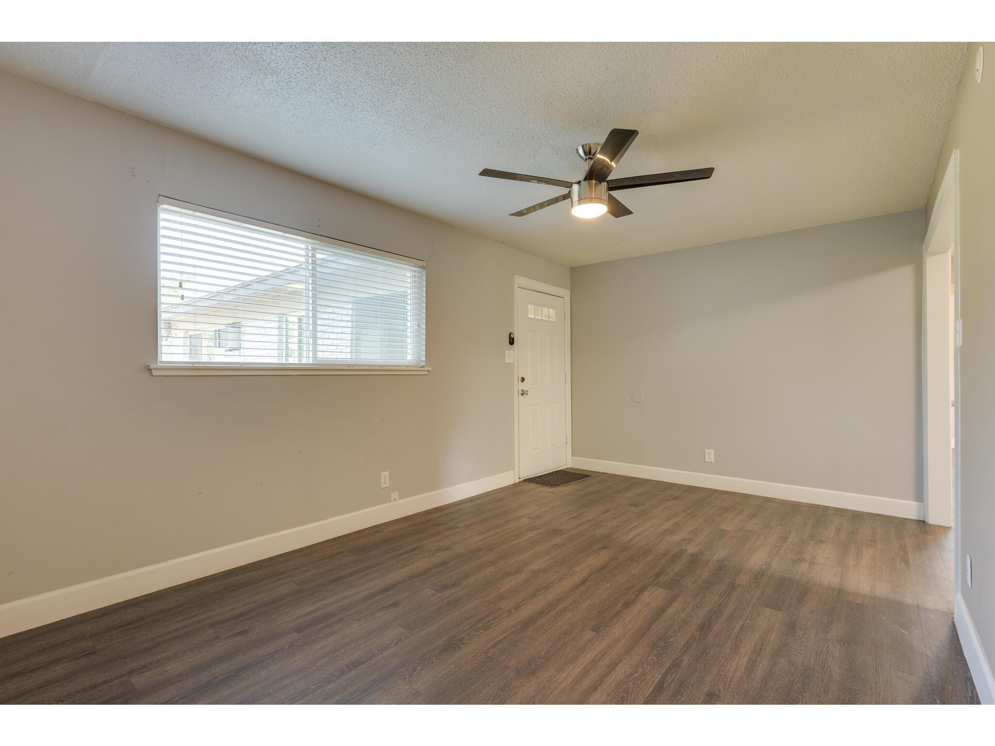 1606 Parker Ln Property Photo 7