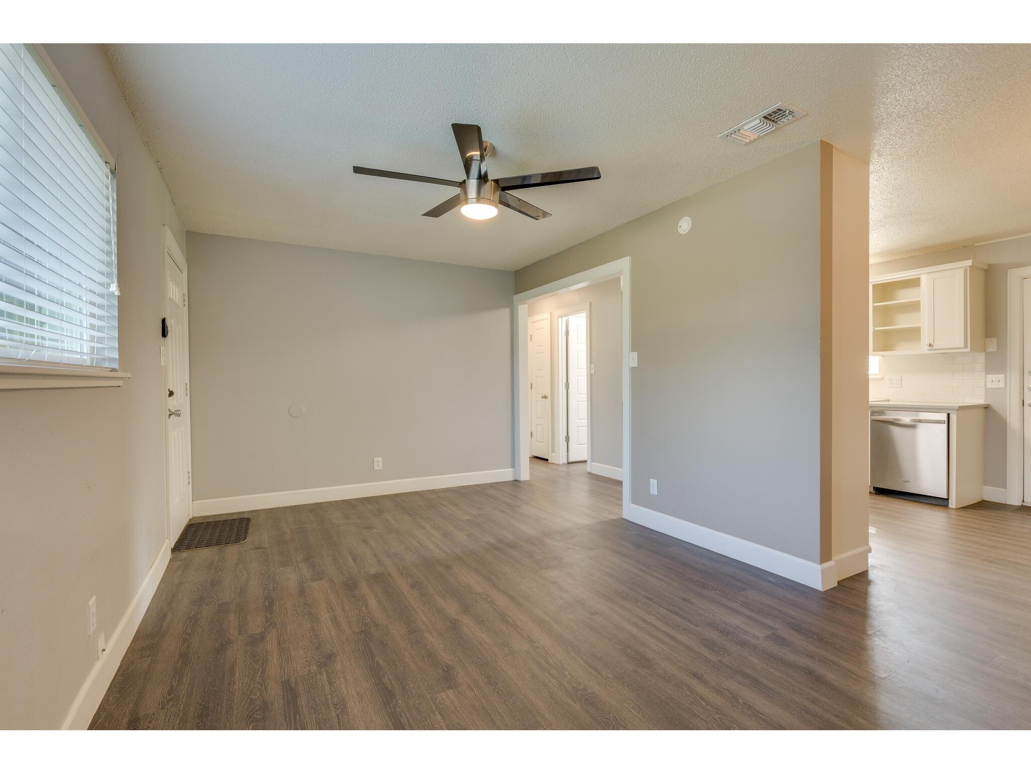 1606 Parker Ln Property Photo 8